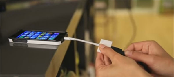 Inserte el cable HDMI en iPhone